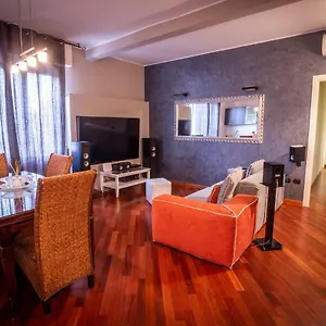  Appartamento Cinematic Modern Flat, 100 Mt Da Ospedale
